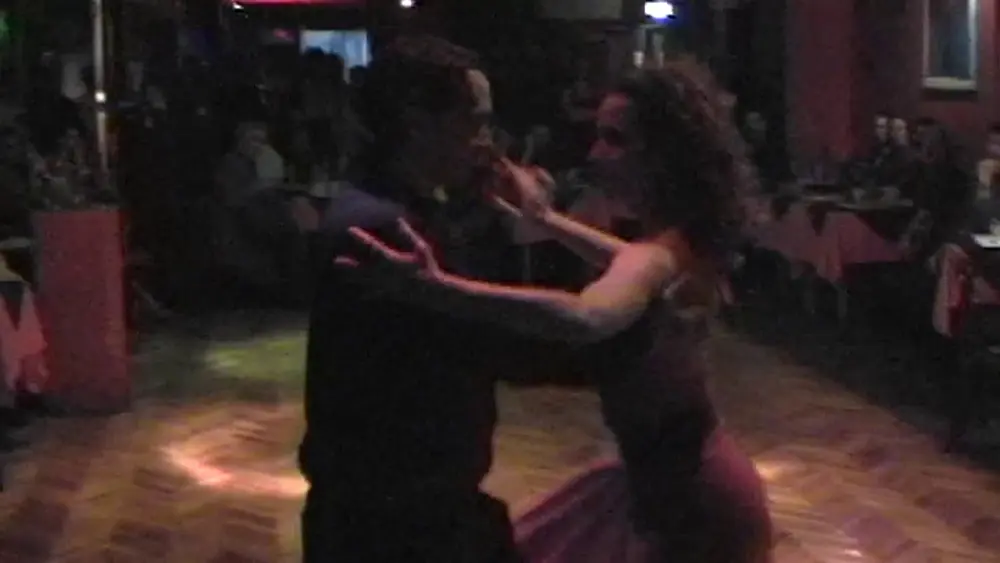 Video thumbnail for Gustavo Rosas. Tango Moderno con Cristina Cortes en Porteño Y Bailarín.Julio 2006.Bs.As.Arg.