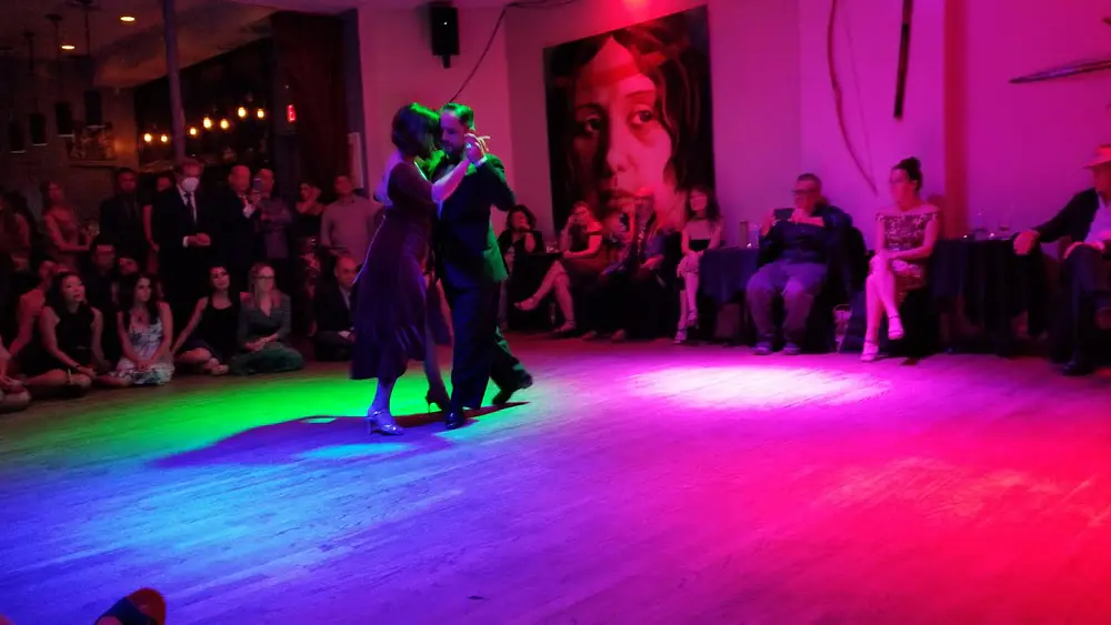 Video thumbnail for Argentine tango: Carlos & Maureen Urrego - Pa' Que Seguir