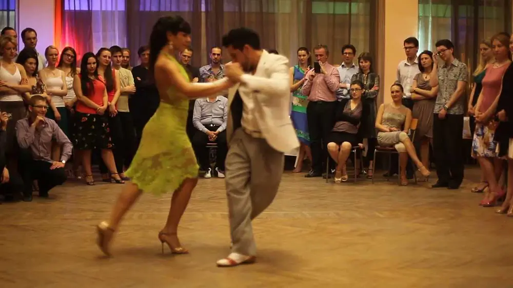 Video thumbnail for Celeste Medina y Rodrigo Fonti in Milonga "El Calor"