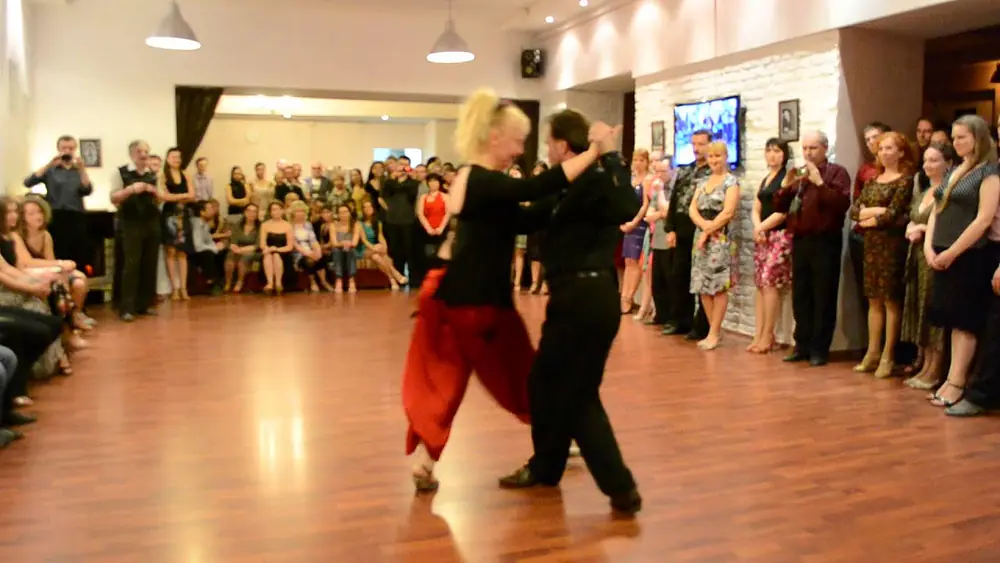 Video thumbnail for Elvira Malishevskaya y Alex Barbolin. Милонга в "Квартале танго".