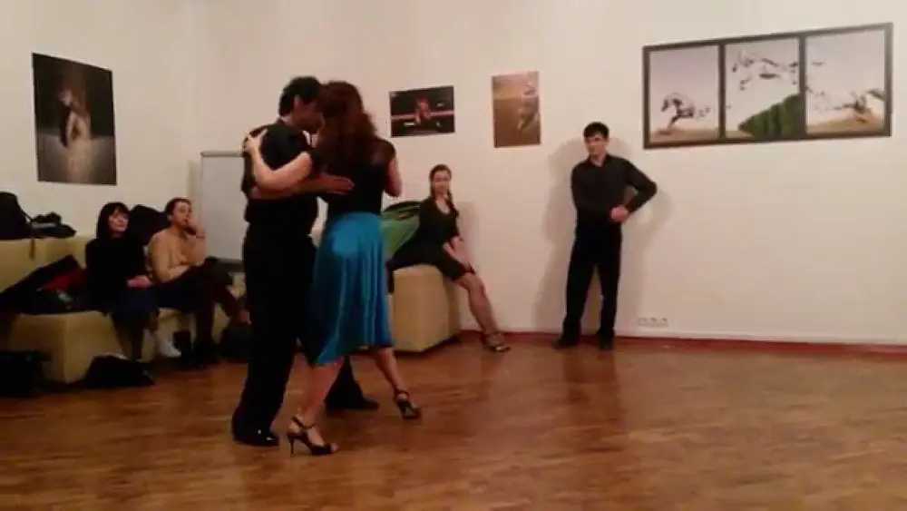Video thumbnail for "Tango salon": walking with cortes in slow-mo - Fernando de Lutiis