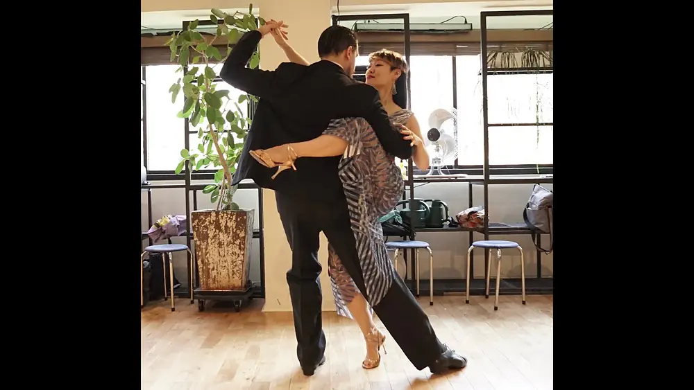 Video thumbnail for Leandro Haeder& Sumire Muramoto Tango Performance -1/4- Dotarpeando