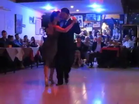 Video thumbnail for Ana Clara Migoni y Luis Romero Berruti en Tango Club Milonga