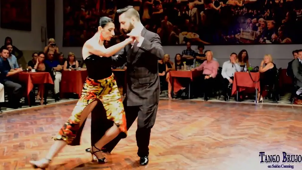 Video thumbnail for Javier Rodriguez y Moira Castellano en Tango Brujo - Salón Canning 2/4