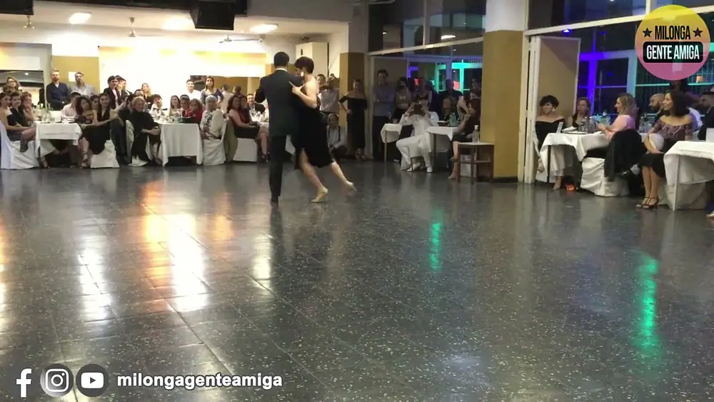 Video thumbnail for Cristian Correa y Miriam Copello en Milonga Gente Amiga 2022 - 2 de 3