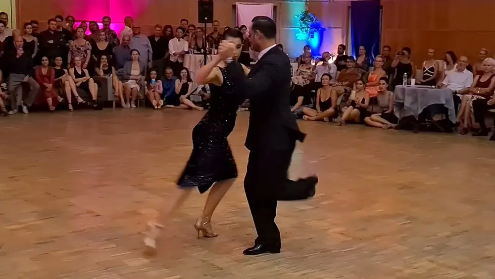 Video thumbnail for Stephanie Fesneau & Fausto Carpino dancing Vals @El Sabor Budapest 2023 2/4