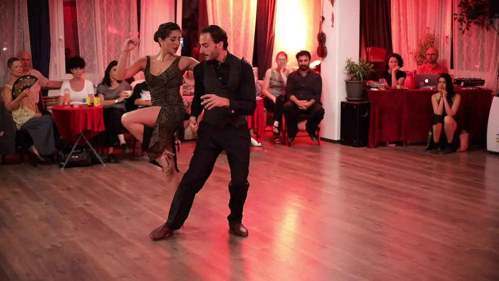 Video thumbnail for Lorena Tarantino & Gianpiero Galdi at Le Fleuve Tango, 11.07.2019. Show 2
