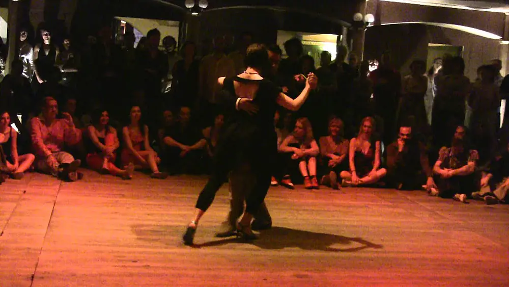 Video thumbnail for Selen Surek et Sebastian Achaval dansent une valse au theâtre Vaudeville à Bruxelles