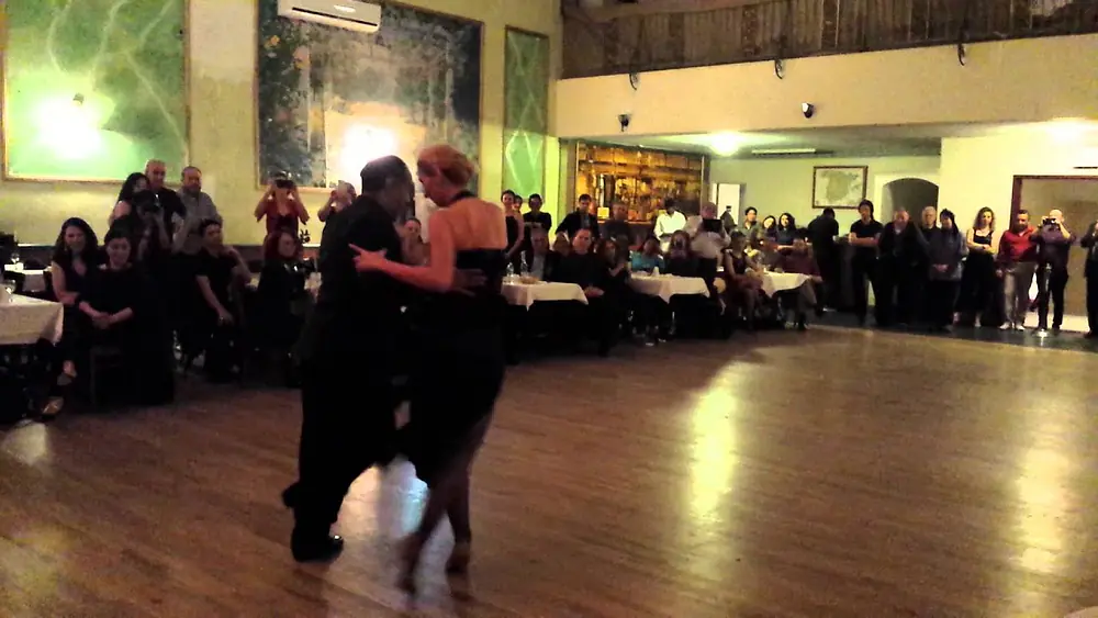 Video thumbnail for Argentine tango: Claudio Villagra & Helena Fernandez - milonga