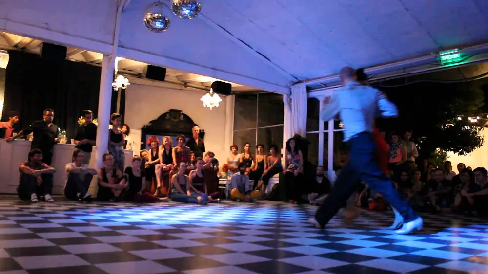 Video thumbnail for Javier Antar y Kara Wenham en La Bicicleta!