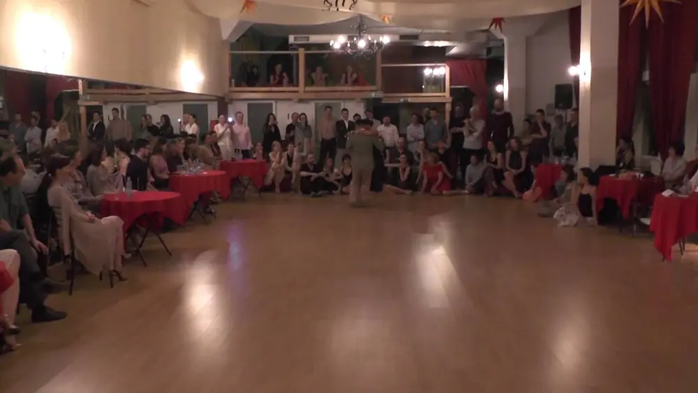 Video thumbnail for Virginia Pandolfi y Jonatan Aguero White Tango Nights 2016 2/5