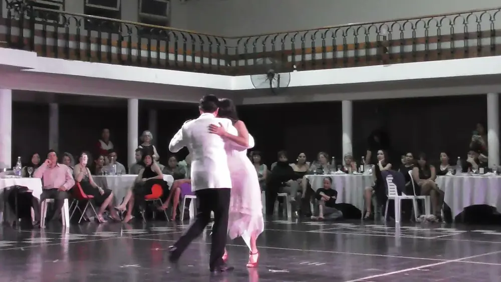 Video thumbnail for Carlos Rivarola y Natacha Poveraj bailan en Festival Milongueras Milongueros 2021