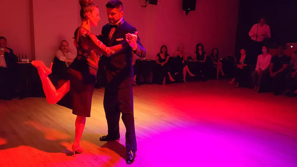 Video thumbnail for Argentine tango: Leah Barsky & Cristián Correa - Pobre Flor