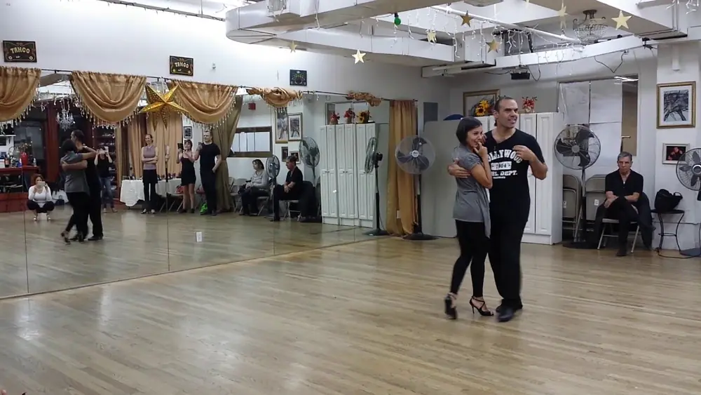 Video thumbnail for Argentine tango workshop: Junior Cervila & Guadalupe Garcia - Vals