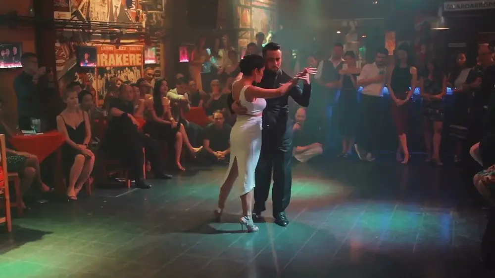 Video thumbnail for Clarisa Aragón & Jonathan Saavedra dance "Yunta de oro" by Tango Bardo, in Buenosa Aires