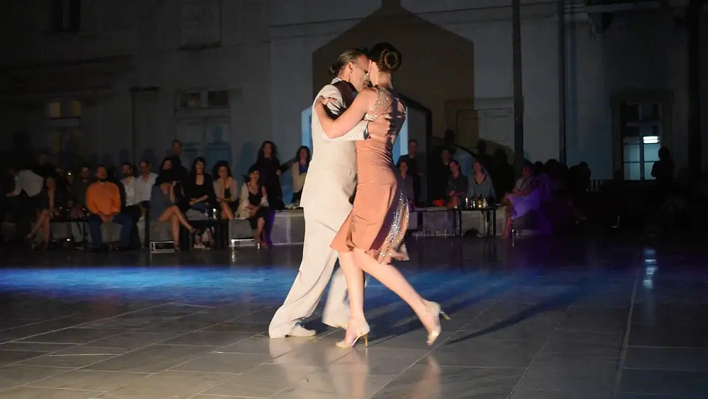 Video thumbnail for Fabian Ballejos & Gina Nikolitsa - Sin Rumbo Fijo vals Athens 26/5/2018 2/4