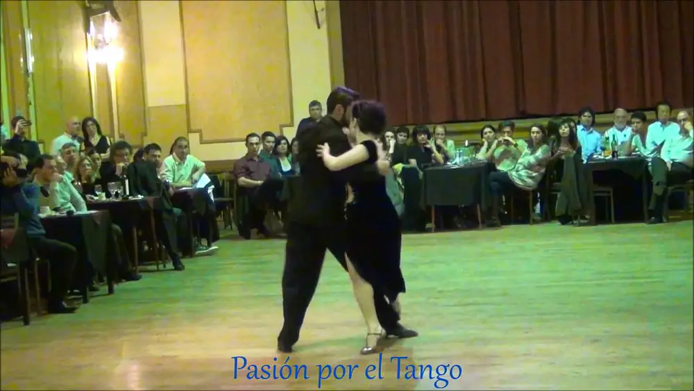 Video thumbnail for GIOVANNA DI VINCENZO y MARTIN ALMIRON Bailando el Tango BIEN PULENTA en YIRA YIRA MILONGA