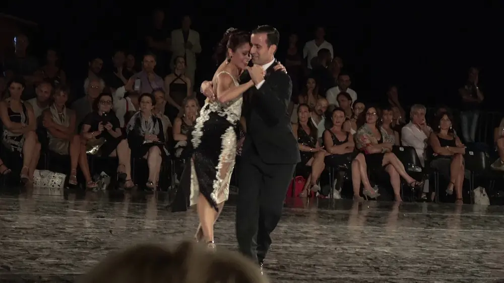 Video thumbnail for Facundo Pinero y Vanesa Villalba  13 07 2018  Festival del Tango Trani 3.4