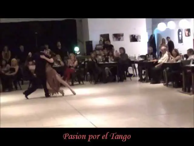 Video thumbnail for FATIMA VITALE y CRISTIAN CORREA bailando el Tango ABANDONO en la milonga SI TANGO