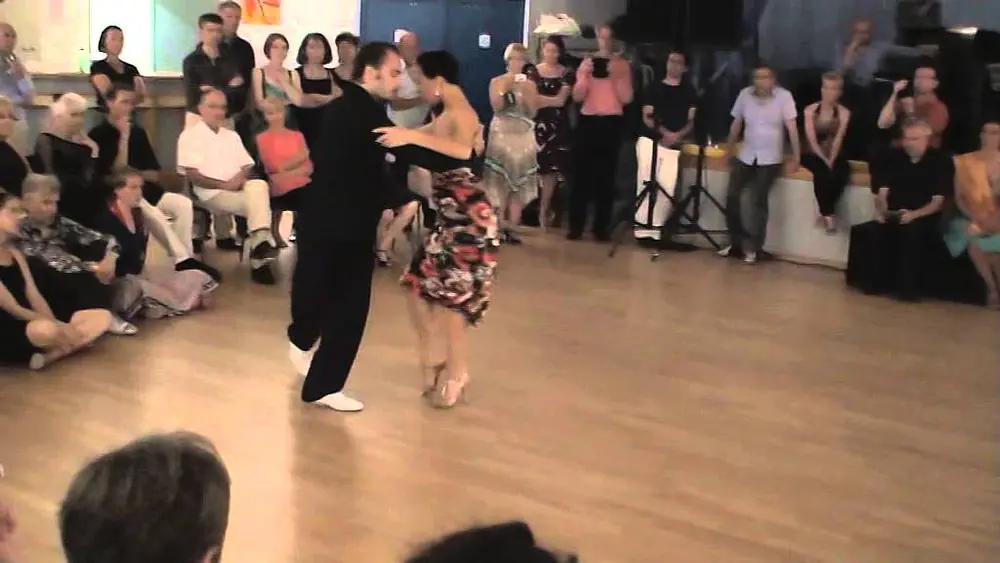 Video thumbnail for Una historia como tantas - Maria Filali & Gianpiero Galdi