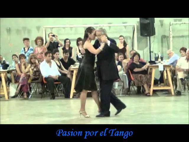 Video thumbnail for Laura Grandi y Eduardo  Pareja Parejita bailando el tango NOCHERO SOY en la MILONGA DEL MORAN