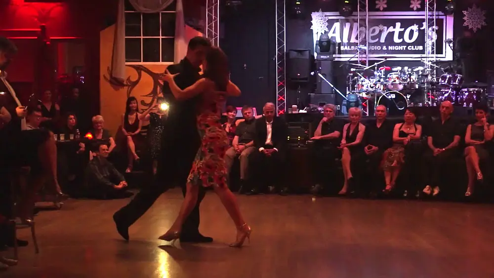 Video thumbnail for Maxi Copello & Raquel Makow Tango Demo 2/4 2017 Oct 22
