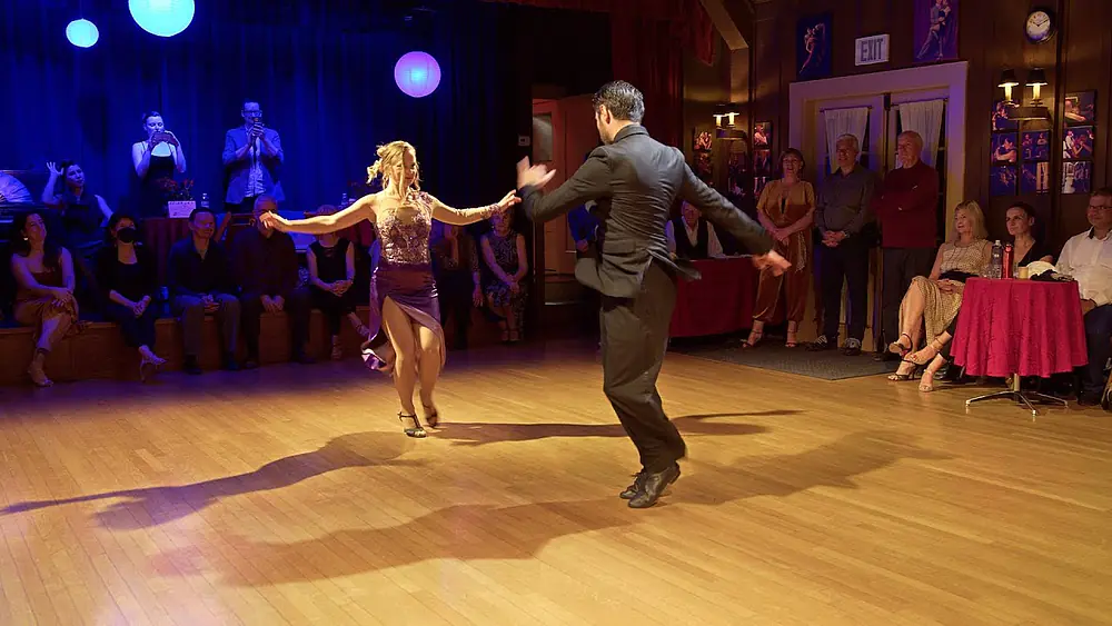 Video thumbnail for Martin Almiron & Lisette Perelle -  Milonga Del Recuerdo -Juan D'Arienzo 3/3