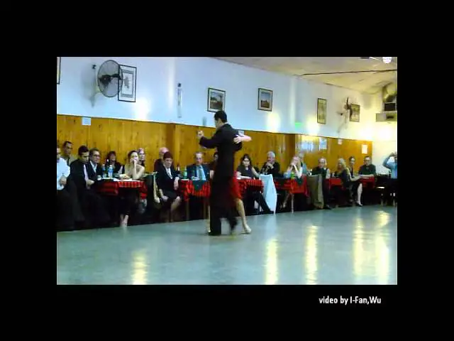 Video thumbnail for Cristian Dario Correa y Fatima Vitale " Morena "  milonga 13 / 05 / 2011
