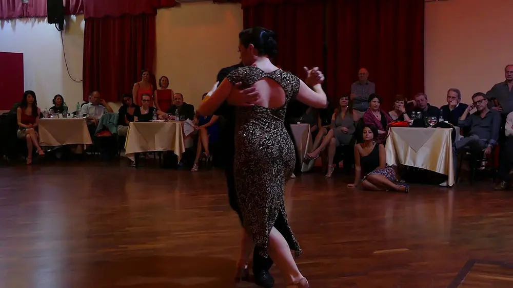 Video thumbnail for Ariadna Naveira & Fernando Sanchez, Una fija (Glorias de ayer) (Winter Tango Napoli 2017, 2/4)