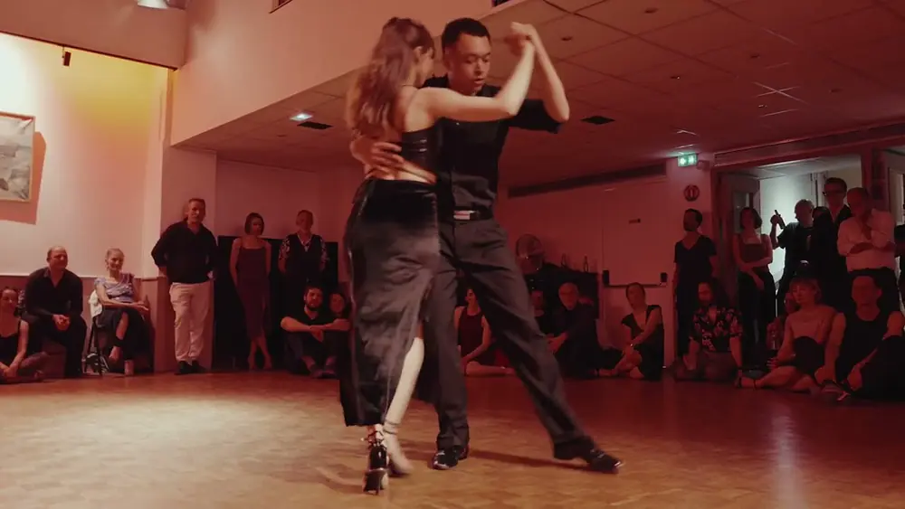 Video thumbnail for Dorothée Acchiardi and Maxime Guion - Pa' mi es igual