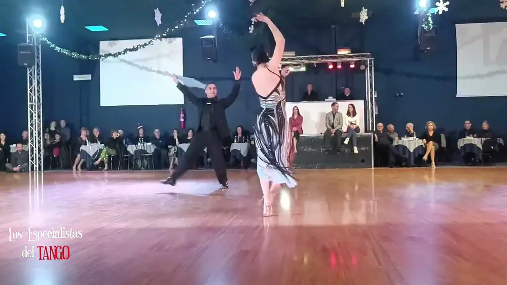 Video thumbnail for Yesica Esquivel y Ariel Leguizamon @ La Bombonera Milonga, Napoli 2023_3/4