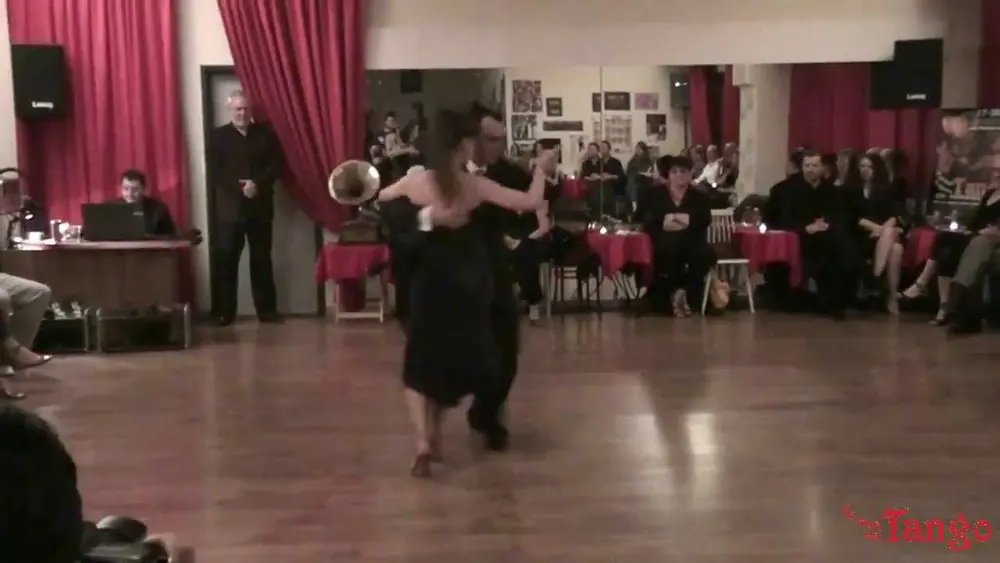 Video thumbnail for Esteban Moreno y Alessandra Rizzotti  - Viejo Porton