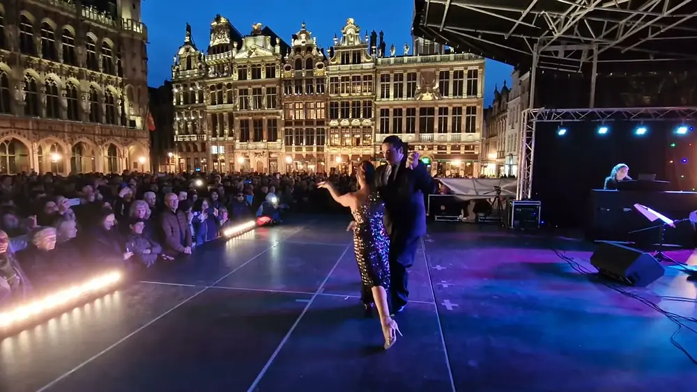 Video thumbnail for Paula Rubin & Mariano Galeano @ Noche de los Maestros, Grand-Place, Brussel