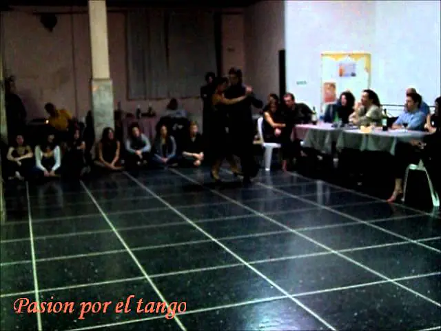 Video thumbnail for Virginia Pandolfi y Nestor Azorin bailando en Floreal Milonga