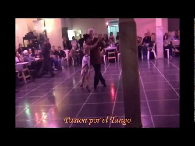 Video thumbnail for NATALIA BALBUENA y JORGE GARCIA bailando el vals VIEJO PORTON en FLOREAL MILONGA