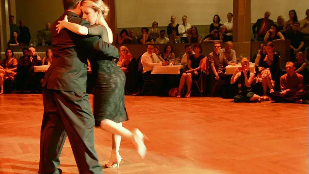 Video thumbnail for Tangofestival KA 2016, Carlitos Espinoza & Noelia Hurtado, 1 of 5