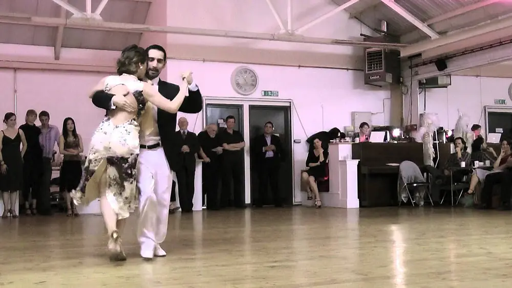 Video thumbnail for Juan Martin Carrara & Stefania Colina @ Milonga 8, London - Nov 2012 - 3/3