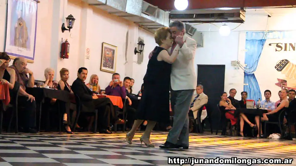 Video thumbnail for ELVIRA Y OSVALDO AGUDIO en el Sin Rumbo (Tango)