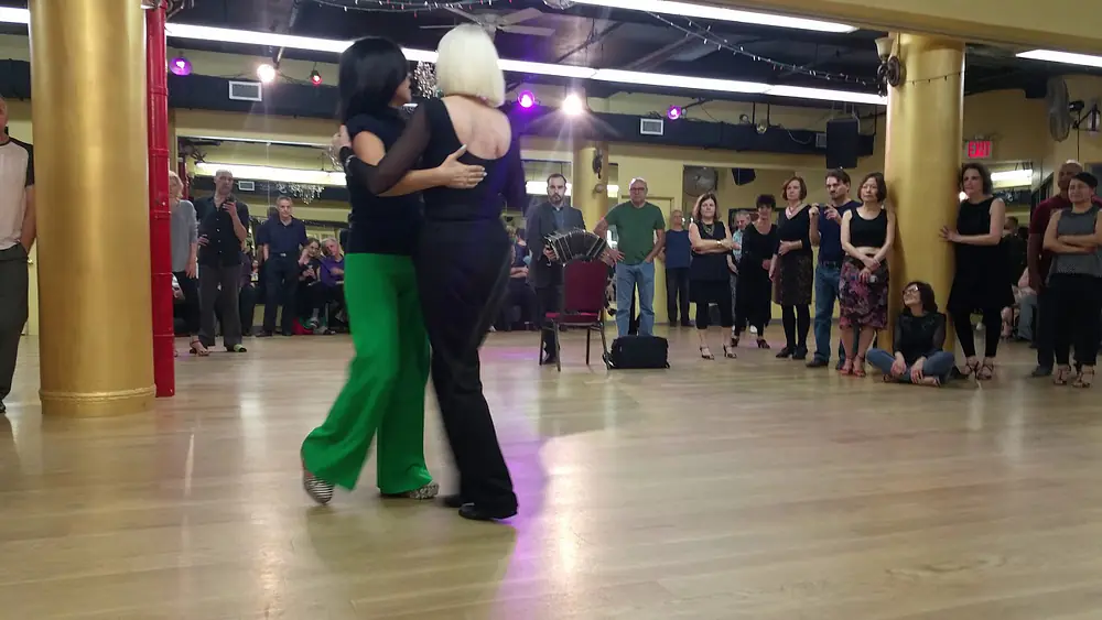 Video thumbnail for Argentine tango Práctica: Mariela Franganillo - vals