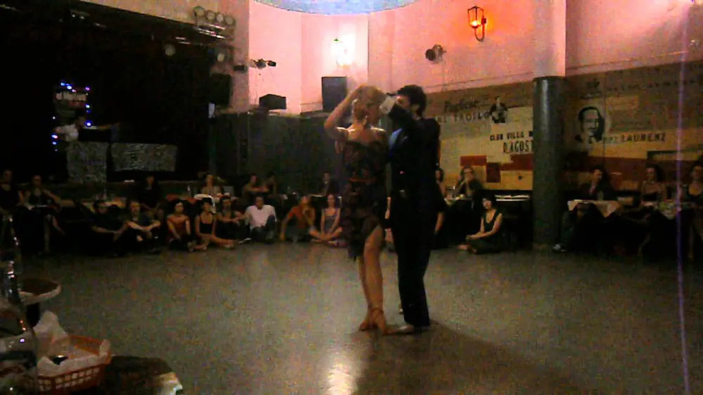 Video thumbnail for Maria Eugenia Parrilla y Yanick Wyler en El Motivo Tango, 17/02/14