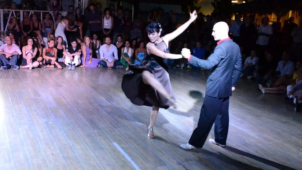 Video thumbnail for Javier Antar-Kara Wenham, "Flores negras", Salerno tango festival-2013,