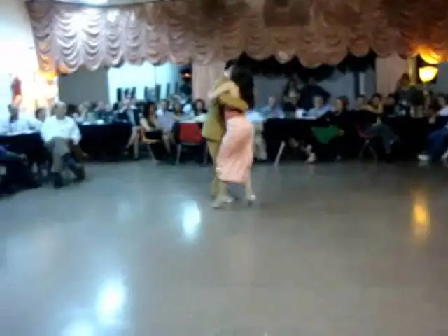Video thumbnail for Ariel Manzanares y Sol Cerquides bailan en El Abrazo 3/4