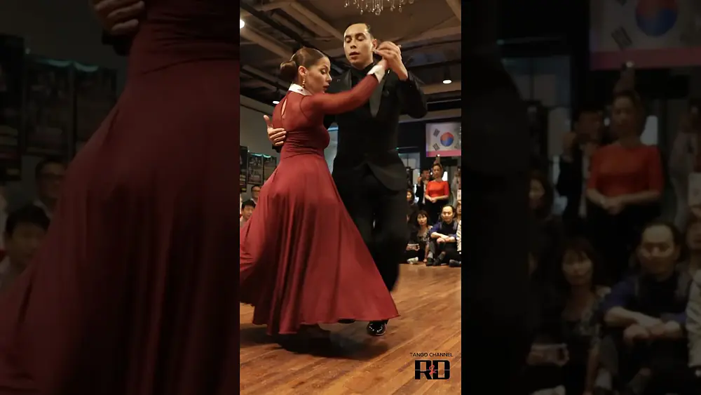 Video thumbnail for Jonny Carvajal y Suyay Quiroga - pocas palabras #tango_rnd #tango #argentinatango