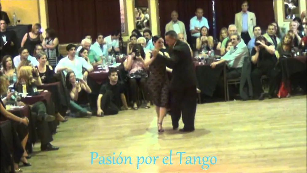 Video thumbnail for JIMENA SALZMAN y FERNANDO GORDILLO Bailando el Tango EL OLIVO en la Milonga YIRA YIRA