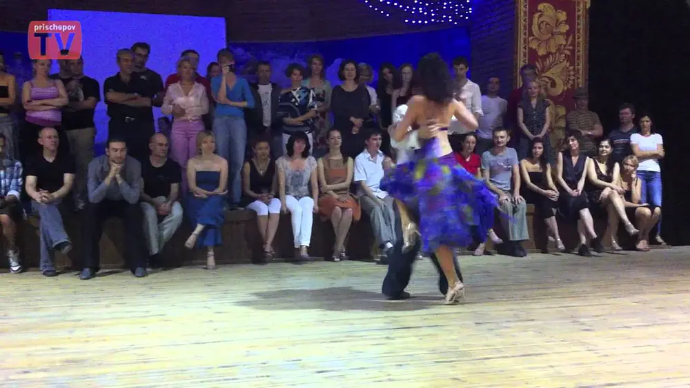 Video thumbnail for Mila Vigdorova & Rodrigo Fonti, Russia, Moscow, Milonga "Ekaterinas garden" 13.08.2011 (4-4)