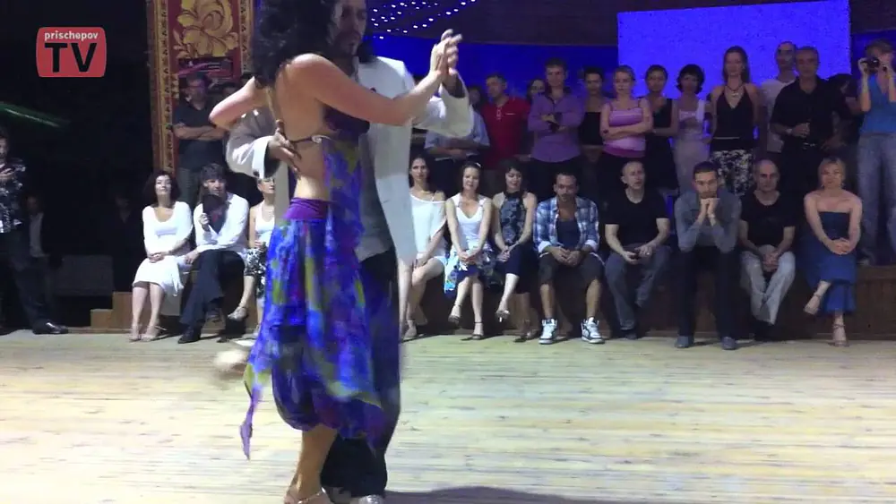 Video thumbnail for Mila Vigdorova & Rodrigo Fonti, Russia, Moscow, Milonga "Ekaterinas garden"  (1-4)