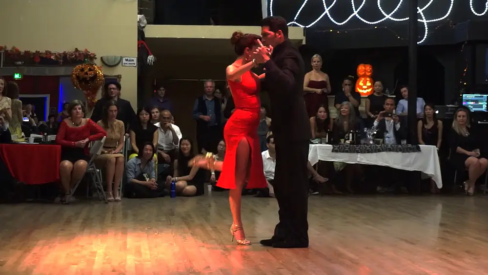 Video thumbnail for Maxi Copello & Raquel Makow Tango Demo 2/4 2017 Oct 14