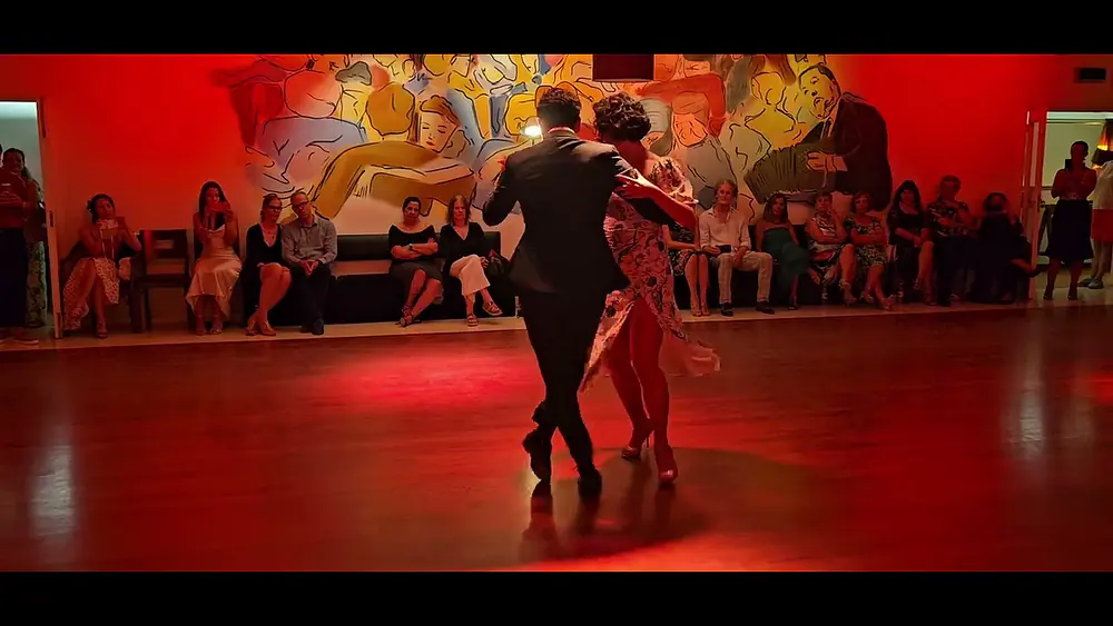 Video thumbnail for Sebastian Jimenez y Raquel Makow na Milonga del Viernes en 13/09/24. Osvaldo Pugliese-Una Vez - 2/5