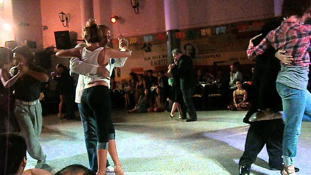 Video thumbnail for Leandro Gomez y Carolina Giannini en El Motivo Tango, 19/8/13