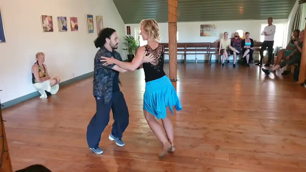 Video thumbnail for Dancing the elements in Neotango - by Ezequiel Sanucci & Lydia Müller
